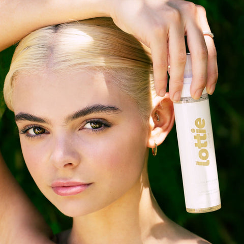 dewy & illuminating setting sprays product from Lottie