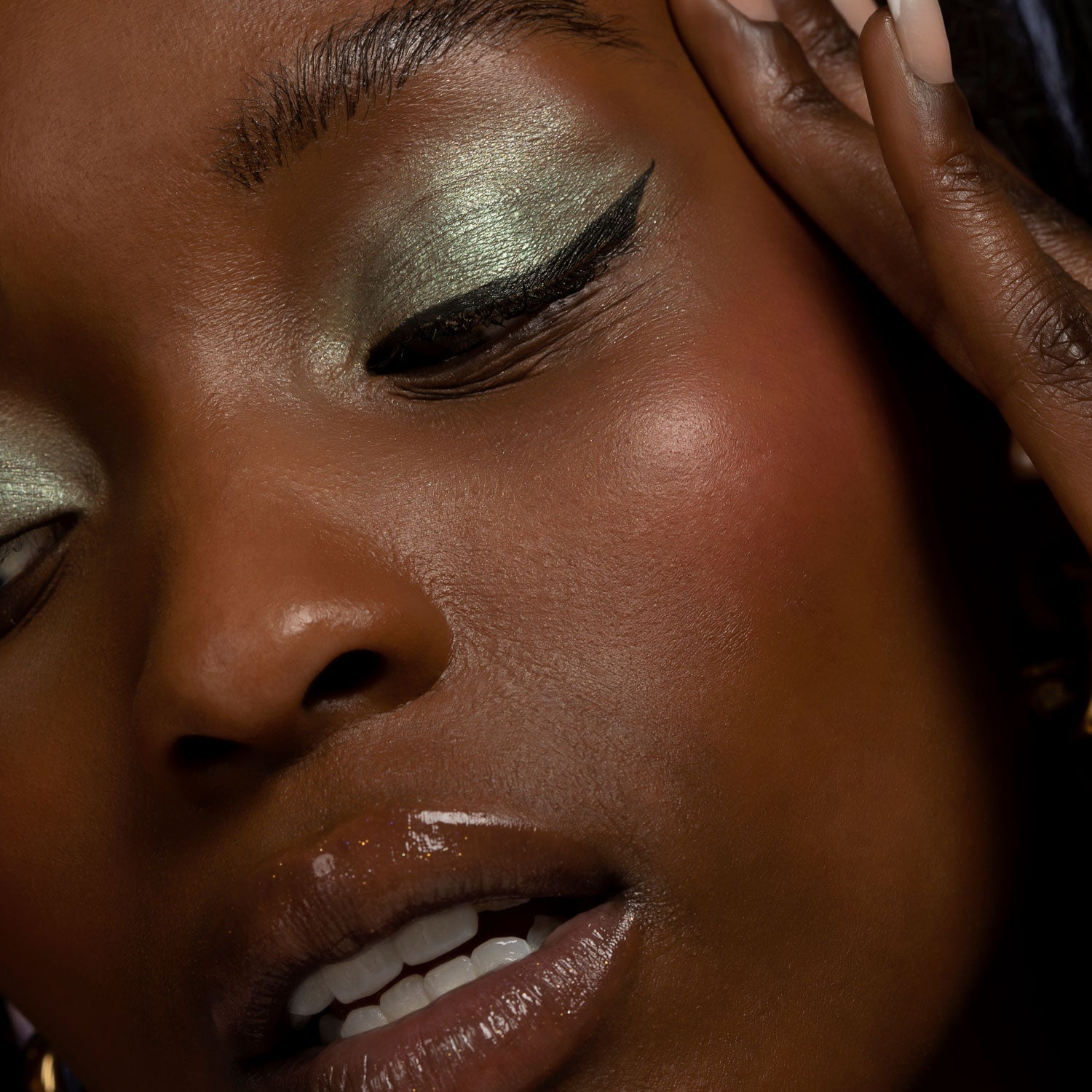 Y2K: the 2000’s are calling eyeshadow palette